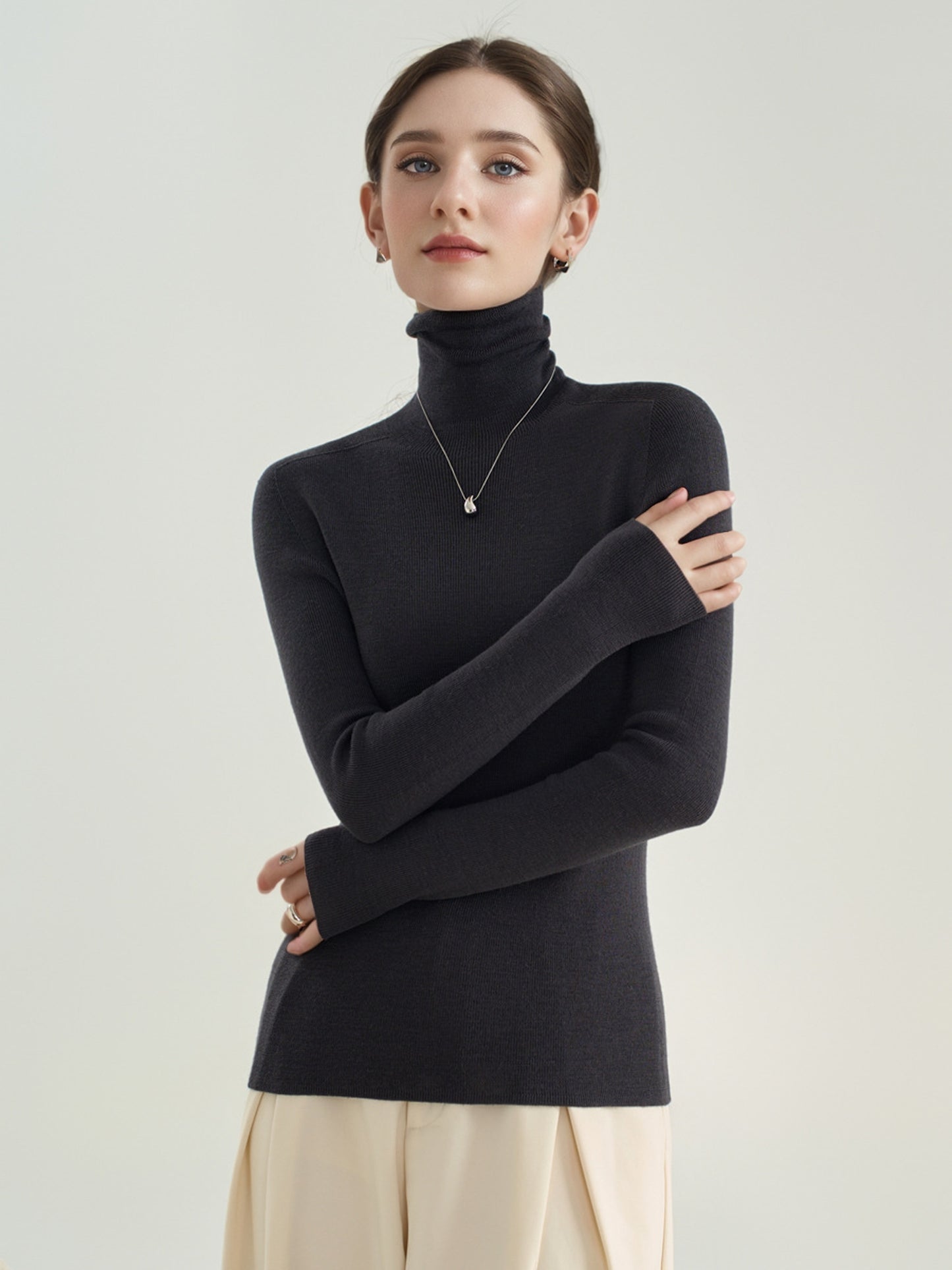 100% Wool Seamless Yangzi Yarn Slim Fit Knit Sweater with Draped Turtleneck007