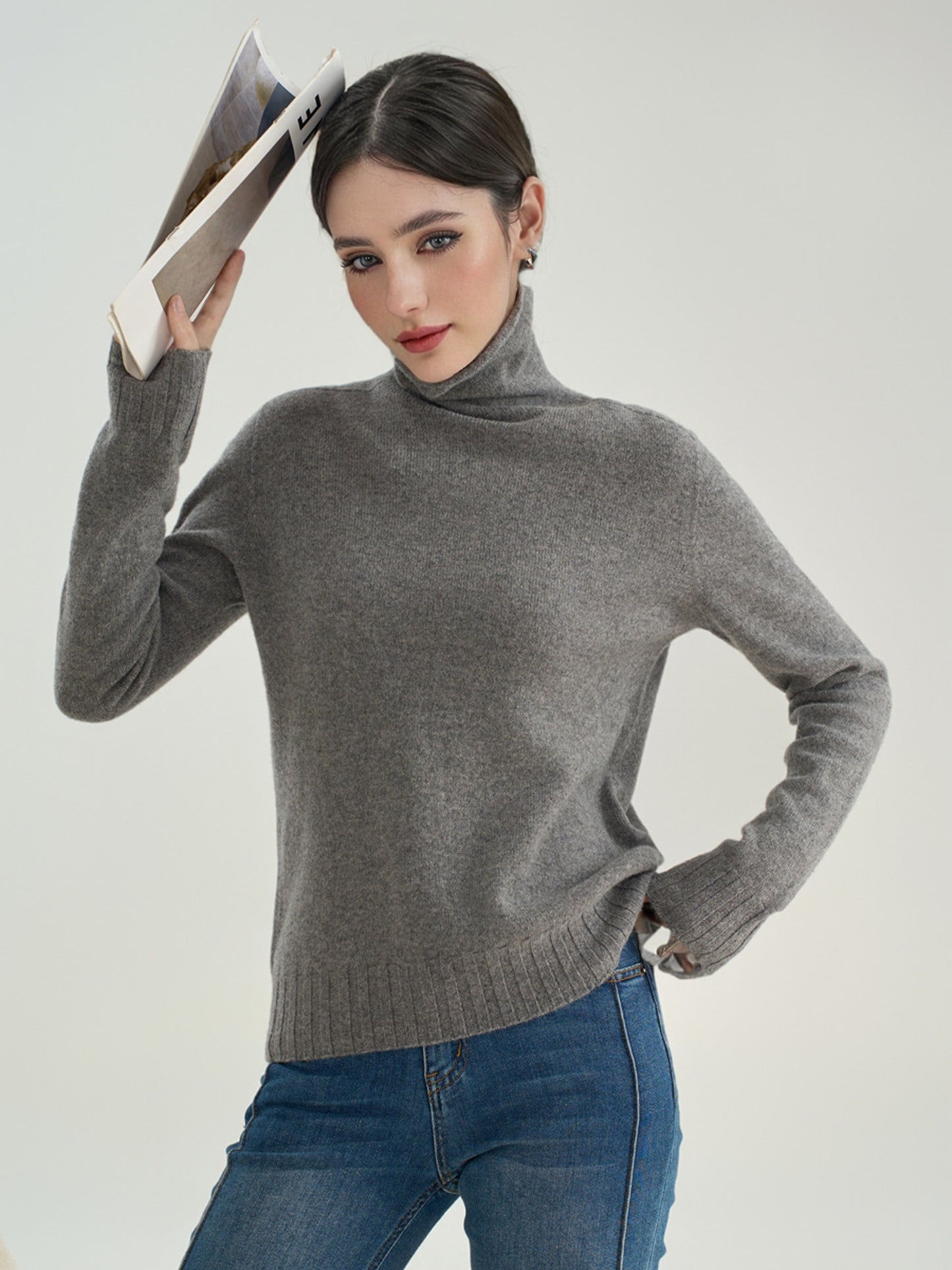 Loose-Fit Pure Wool Lightweight Soft Top with Draped Turtleneck 013