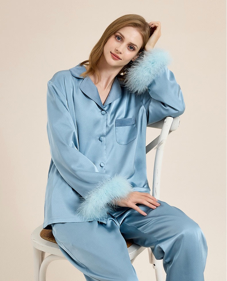 Cozy Fleece Loungewear Set for Winter with Detachable Feather Trim
