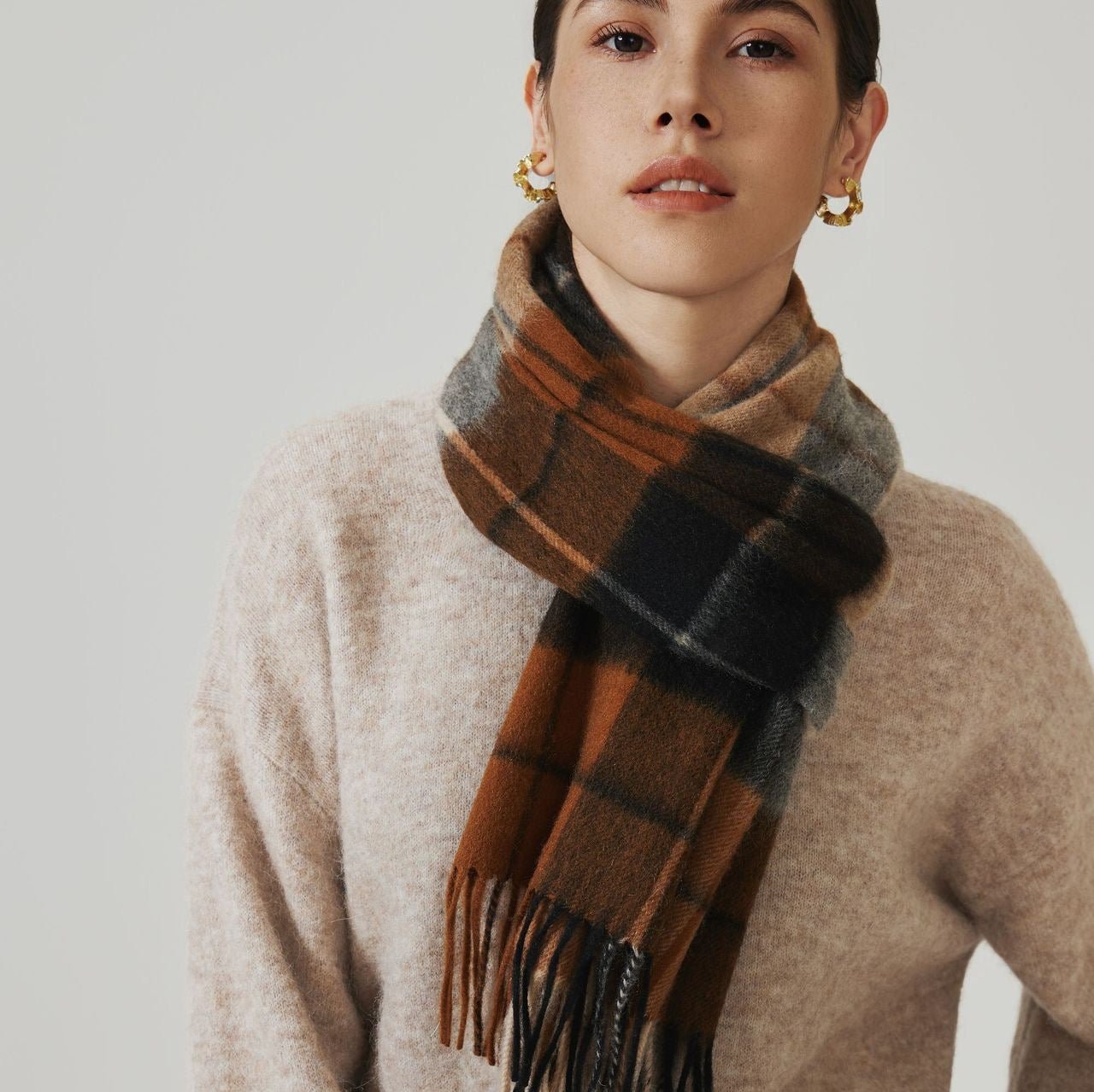 100% Wool Scarf - Premium Minimalist Plaid Design for Women